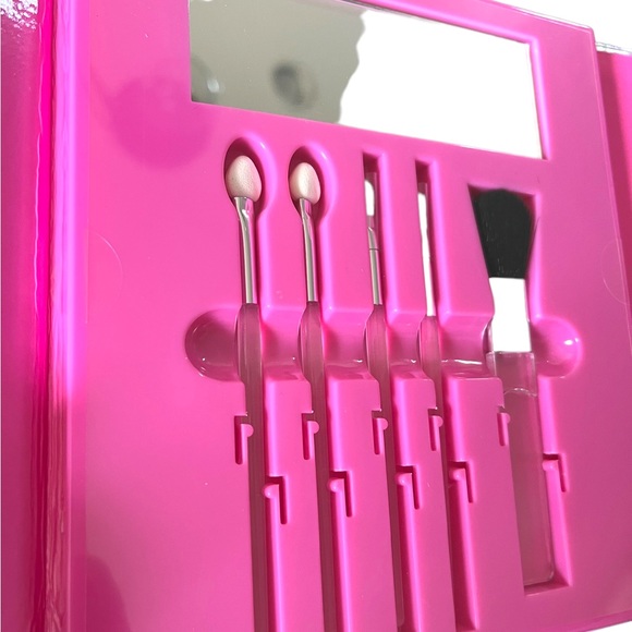 Claires make-up Kit - Picture 9 of 10